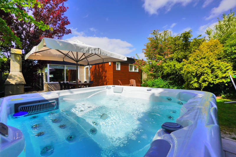 Goudvink jacuzzi